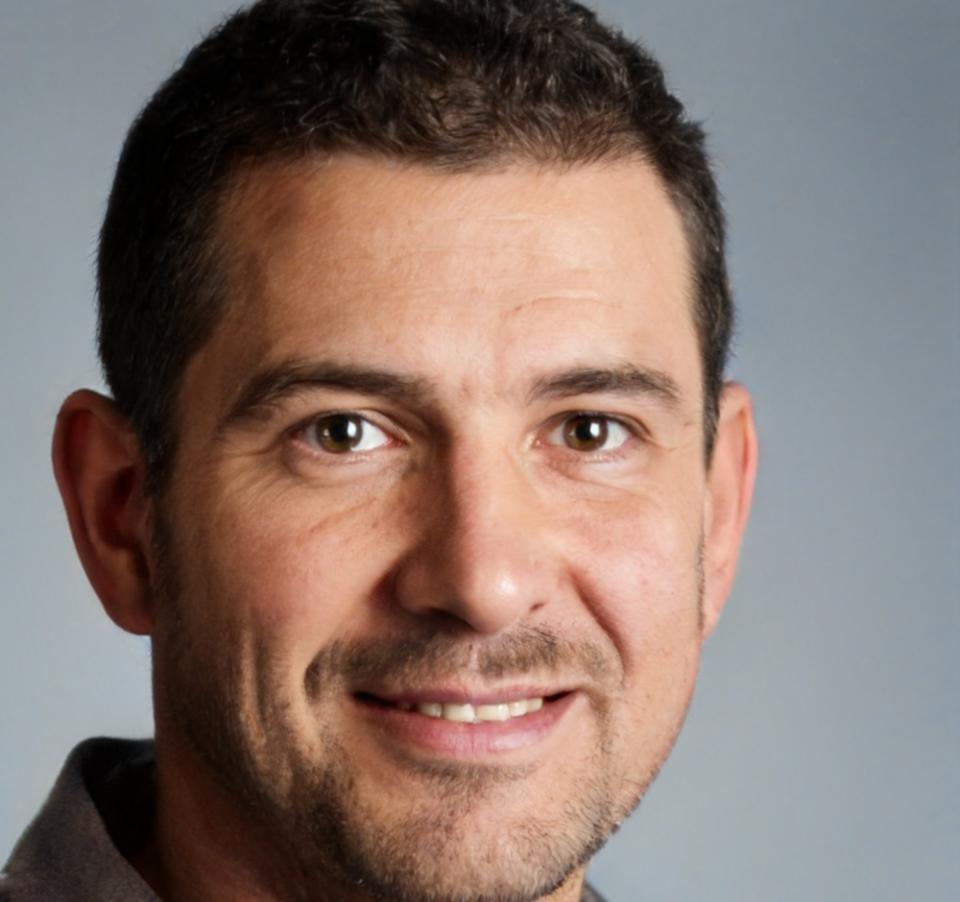 Portrait de Maxence Dubois, expert en ajustement budgétaire