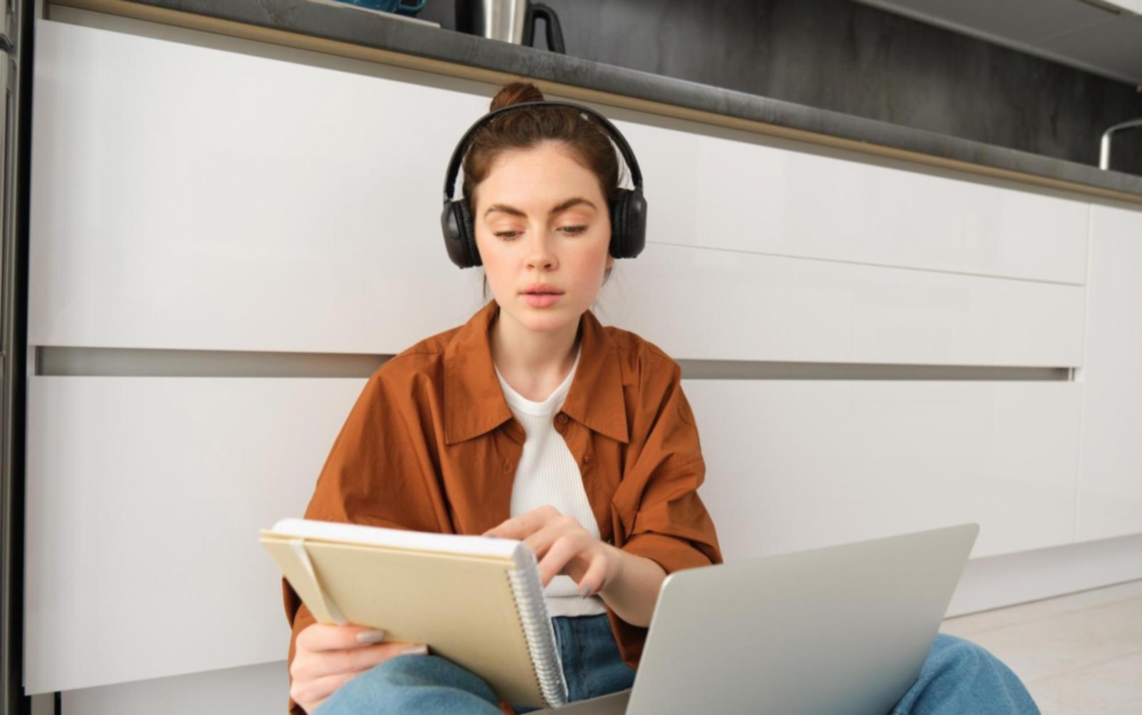 Espace de travail organisé pour l'analyse financière personnelle